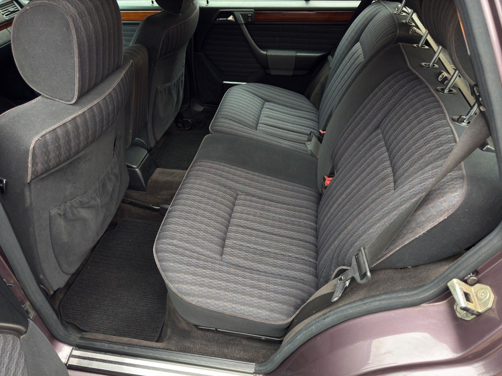 Fahrzeugabbildung Mercedes-Benz 220 TE (S124)