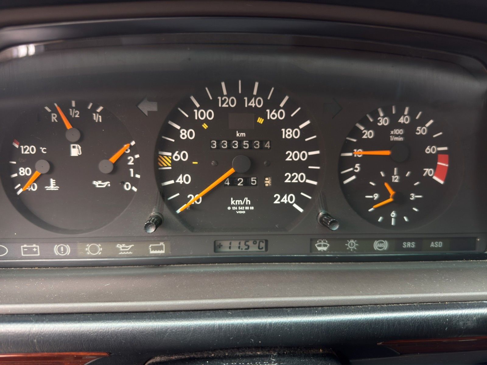 Fahrzeugabbildung Mercedes-Benz 220 TE (S124)