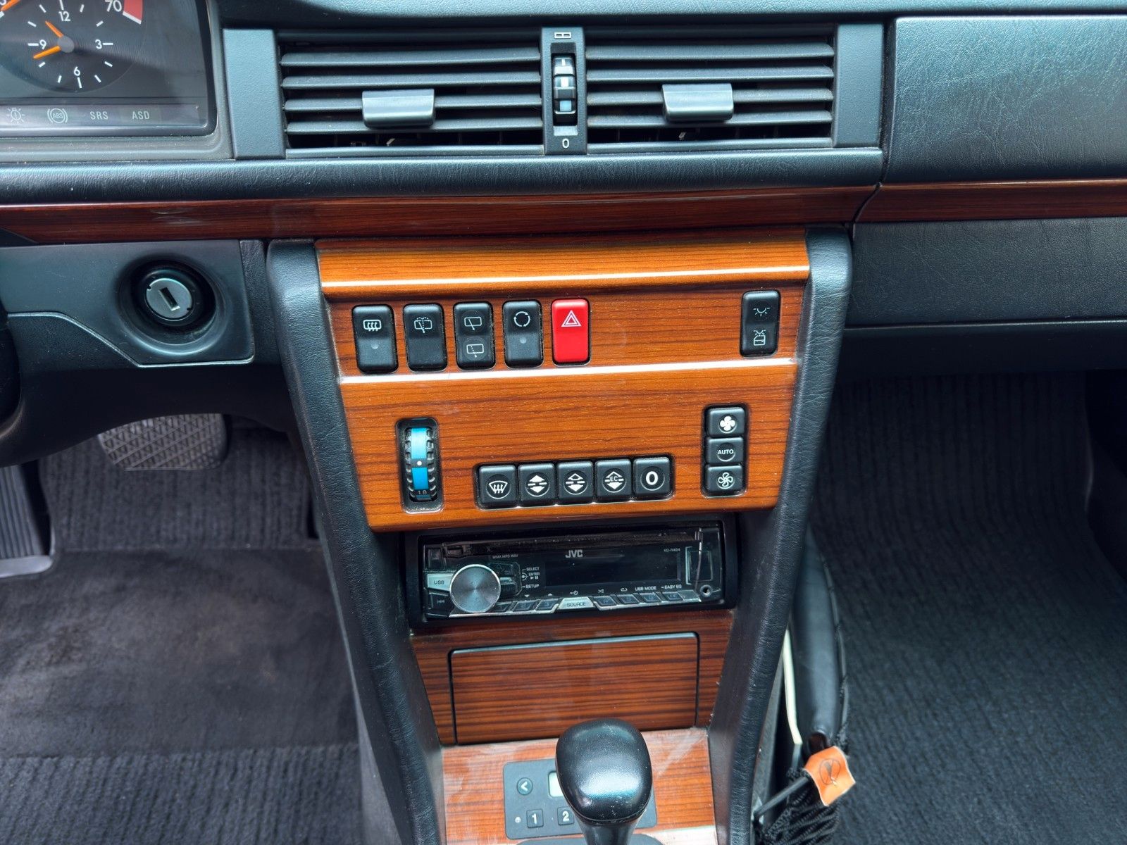 Fahrzeugabbildung Mercedes-Benz 220 TE (S124)