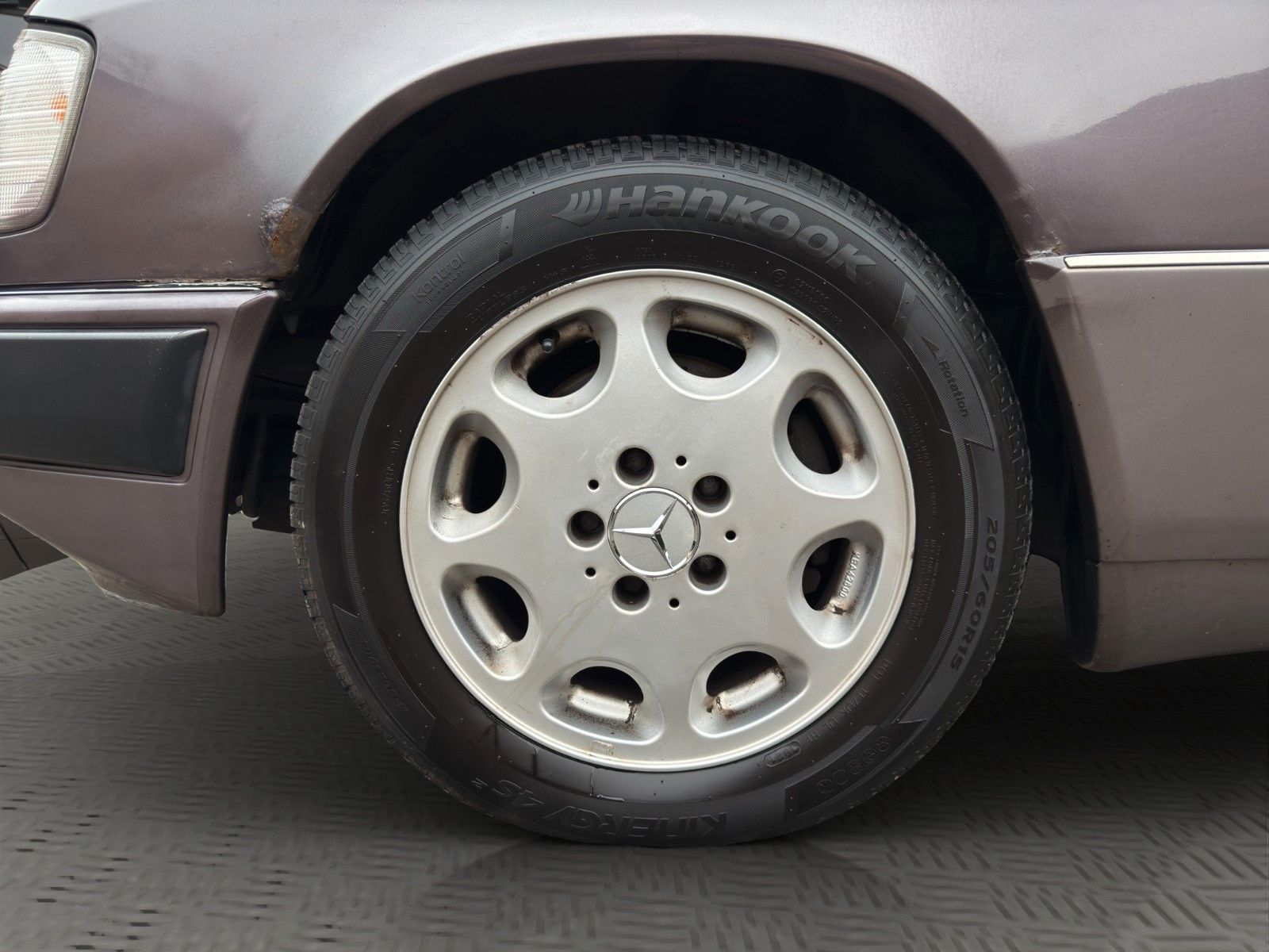 Fahrzeugabbildung Mercedes-Benz 220 TE (S124)