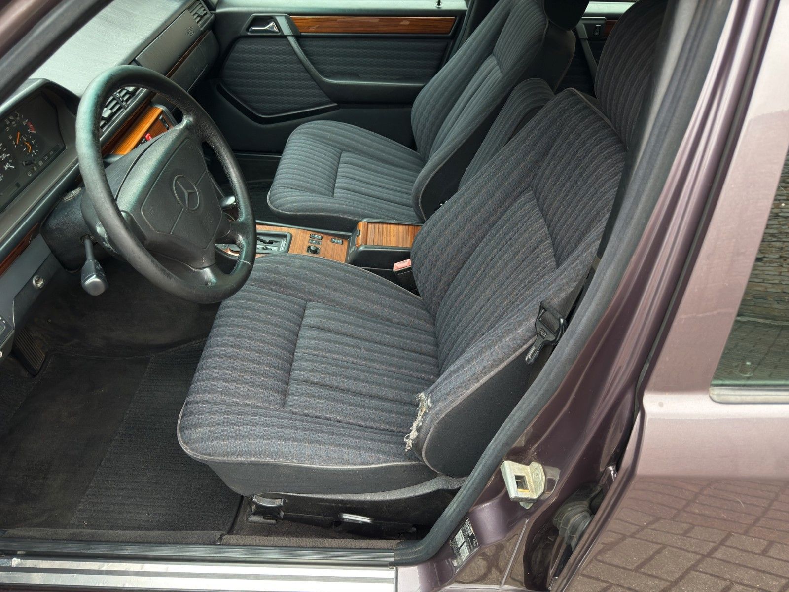 Fahrzeugabbildung Mercedes-Benz 220 TE (S124)