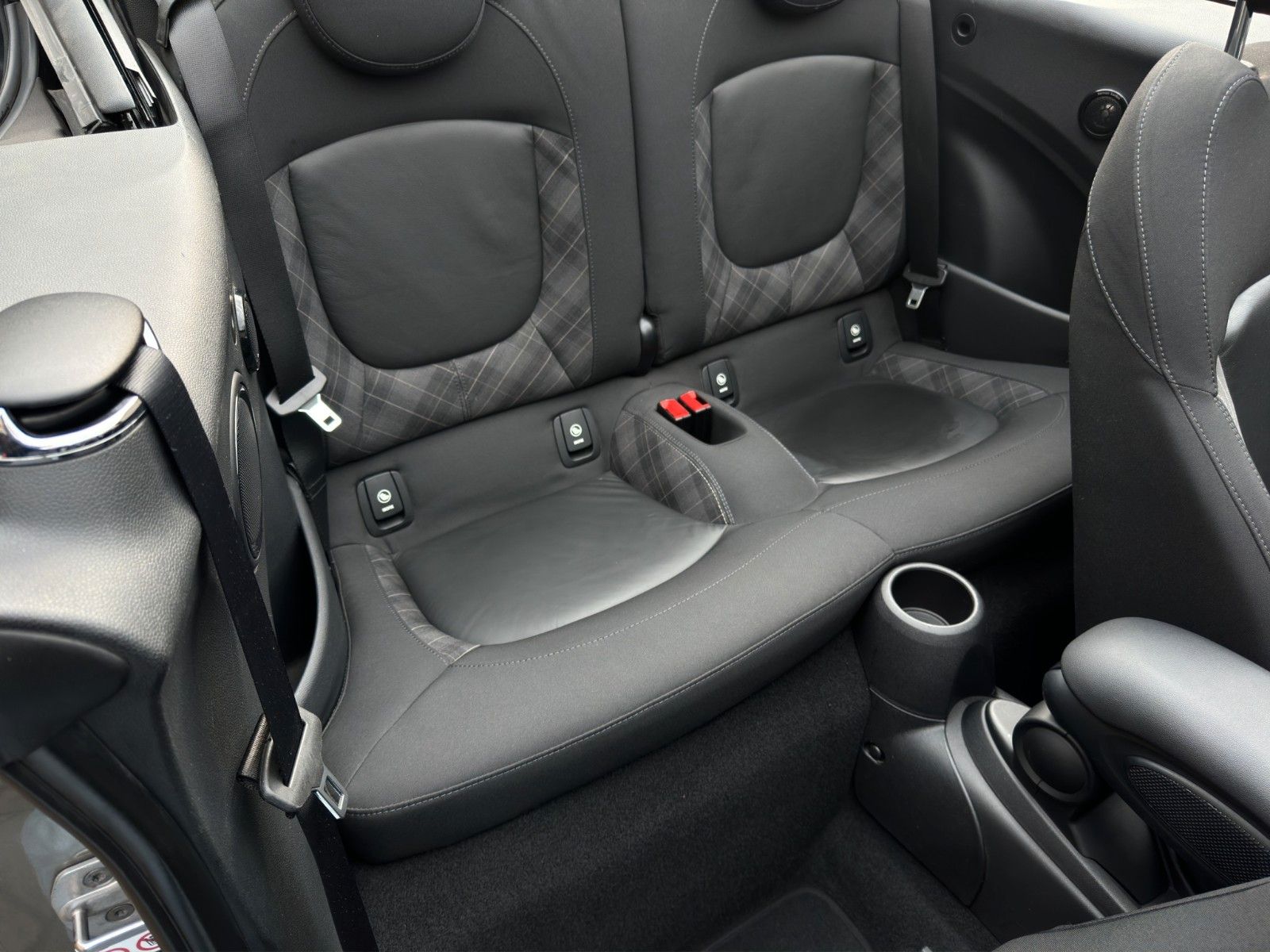 Fahrzeugabbildung MINI Cooper Cabrio *Automatik*