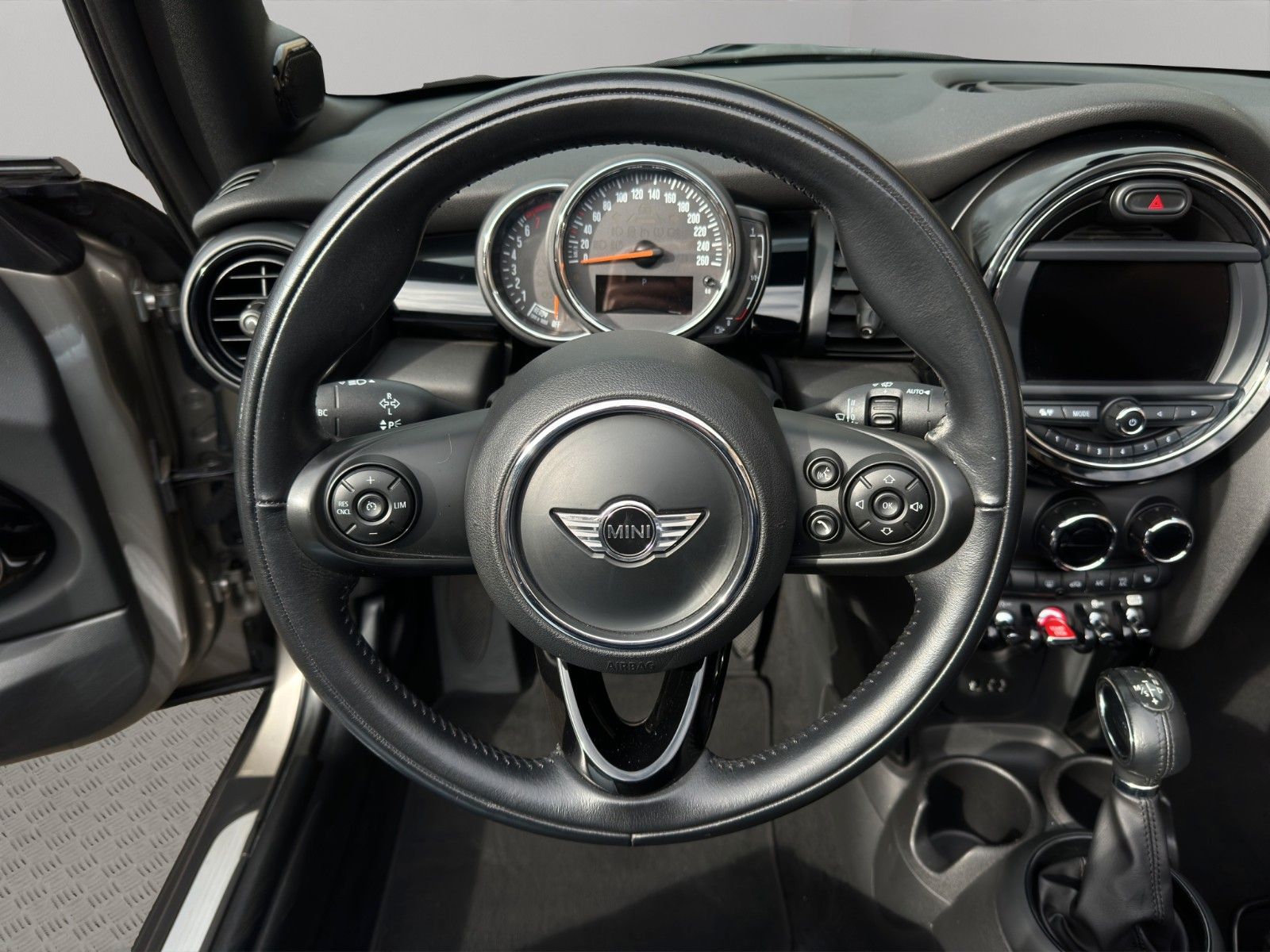 Fahrzeugabbildung MINI Cooper Cabrio *Automatik*