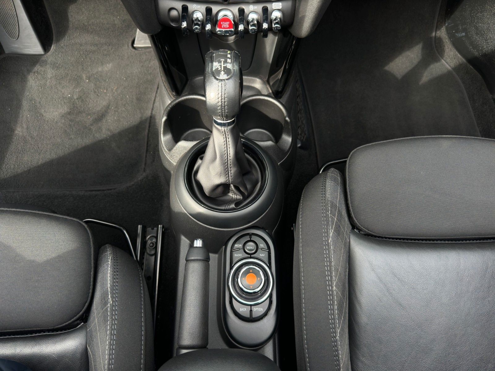 Fahrzeugabbildung MINI Cooper Cabrio *Automatik*