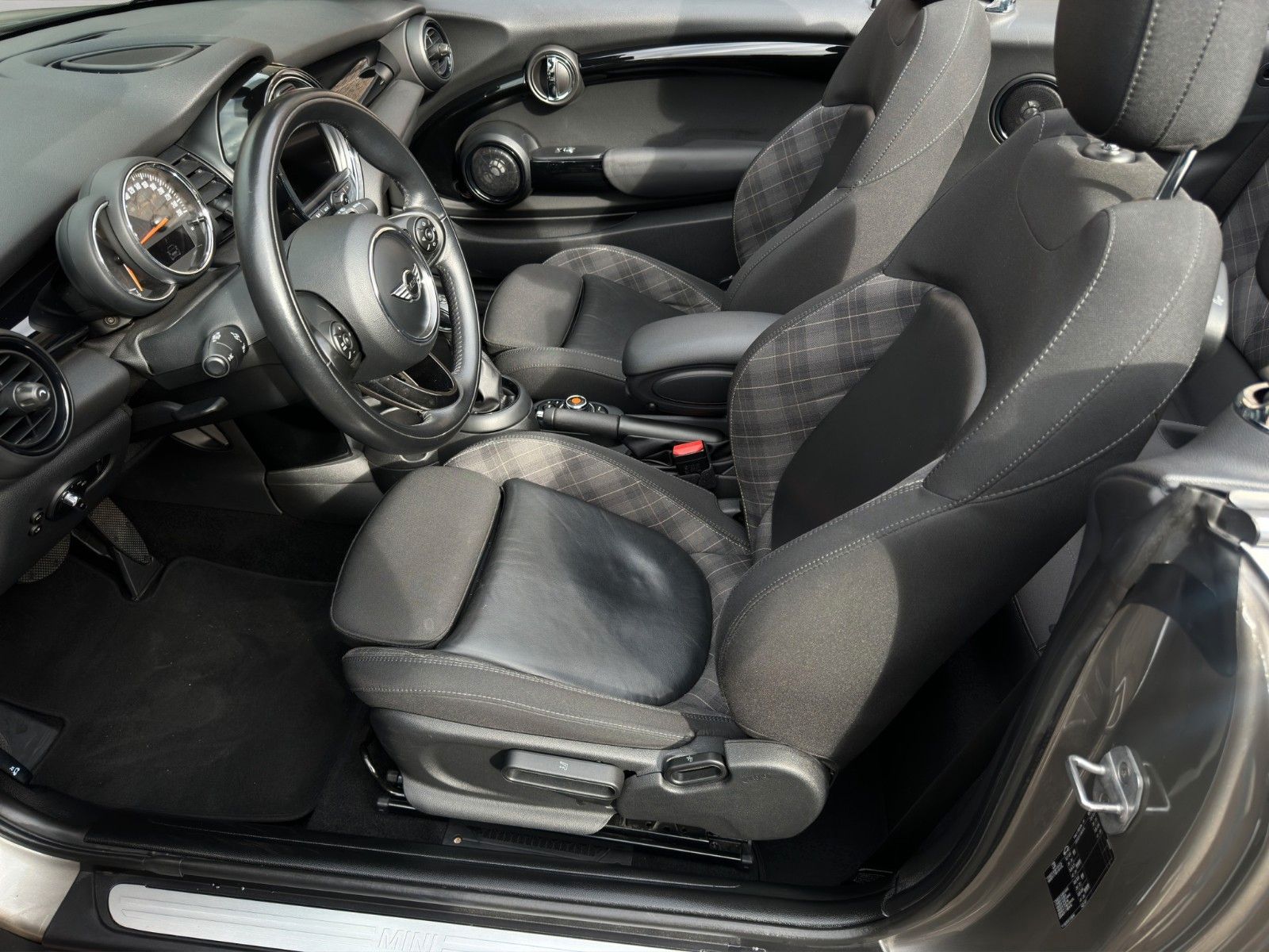 Fahrzeugabbildung MINI Cooper Cabrio *Automatik*