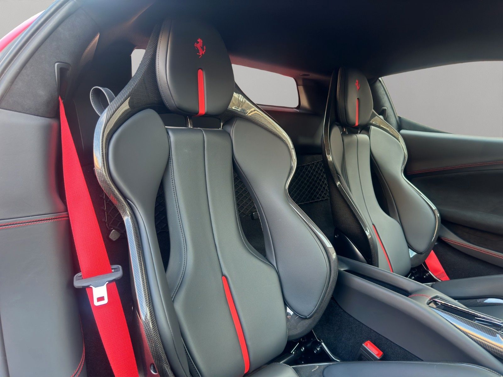 Fahrzeugabbildung Ferrari 296 GTB *Lift* *Racing Sitze*