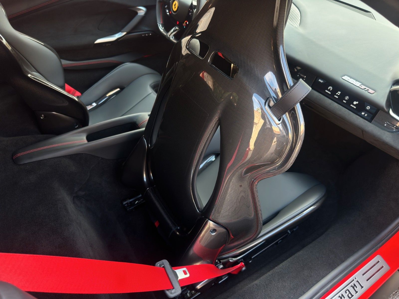 Fahrzeugabbildung Ferrari 296 GTB *Lift* *Racing Sitze*