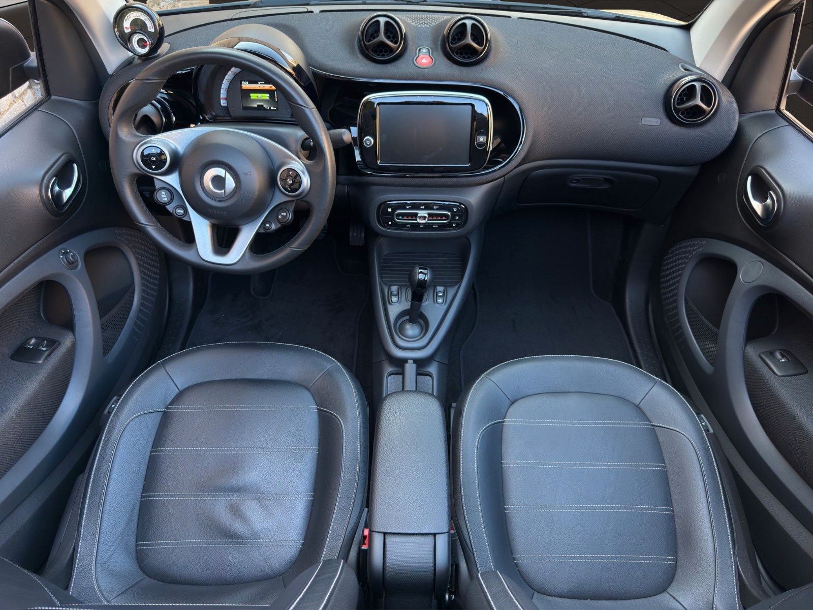 Fahrzeugabbildung Smart ForTwo Cabrio EQ Prime *Leder* *Brabusfelgen*