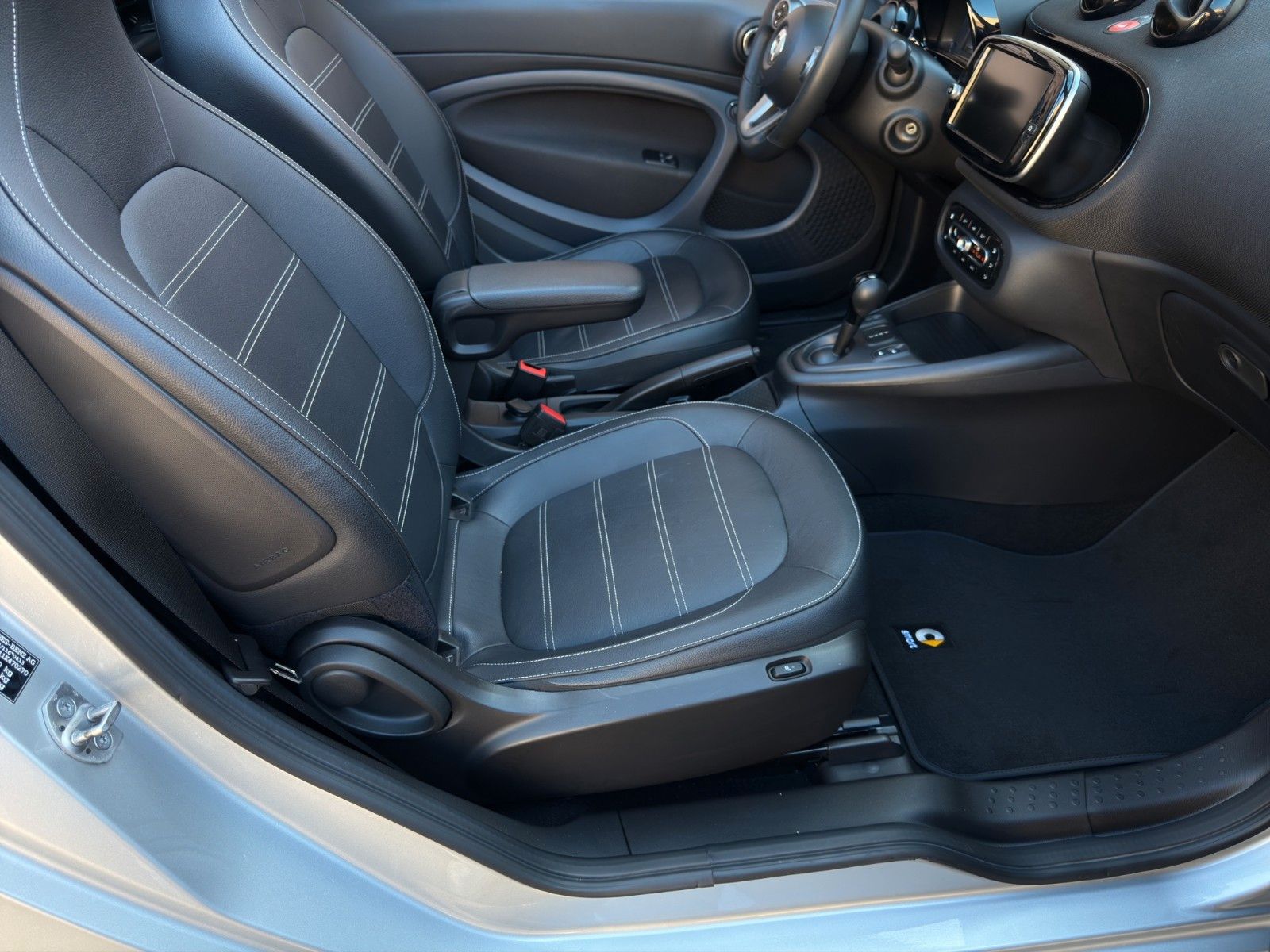 Fahrzeugabbildung Smart ForTwo Cabrio EQ Prime *Leder* *Brabusfelgen*