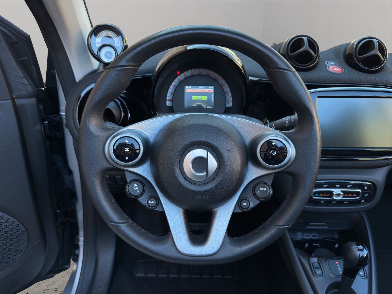 Fahrzeugabbildung Smart ForTwo Cabrio EQ Prime *Leder* *Brabusfelgen*