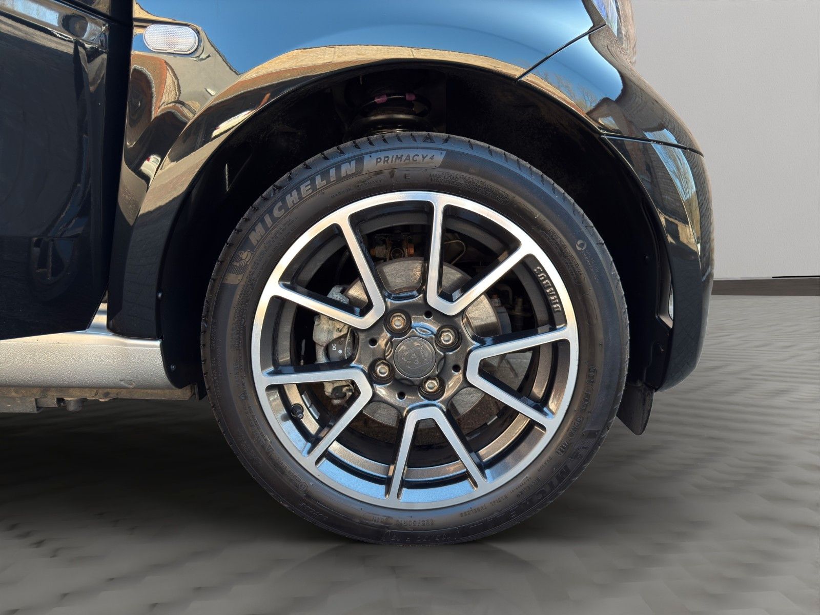 Fahrzeugabbildung Smart ForTwo Cabrio EQ Prime *Leder* *Brabusfelgen*