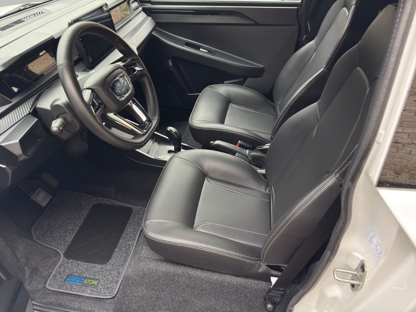 Fahrzeugabbildung Ligier JS 50 Select *CarPlay* *MJ 2025 sofort*
