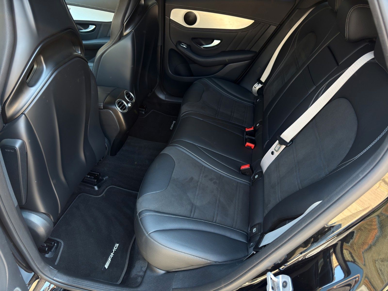 Fahrzeugabbildung Mercedes-Benz GLC 63 AMG S 4Matic *Junge Sterne 10/2026*