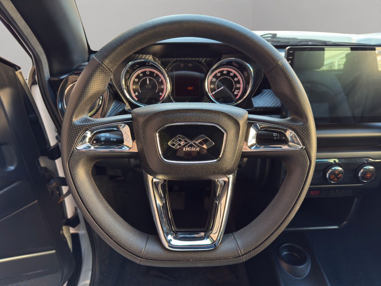 Fahrzeugabbildung Ligier JS 60 Chic *CarPlay*