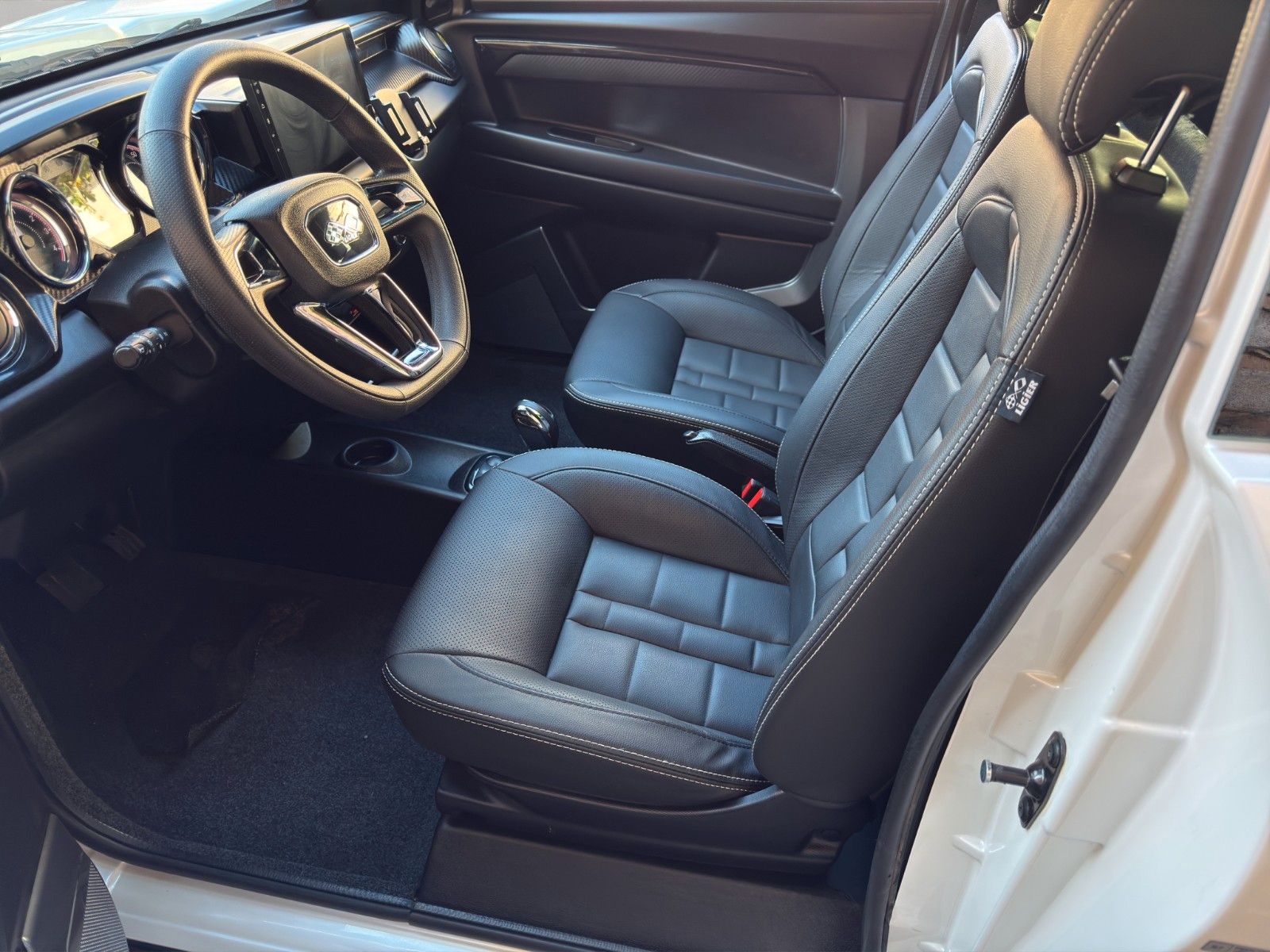 Fahrzeugabbildung Ligier JS 60 Chic *CarPlay*