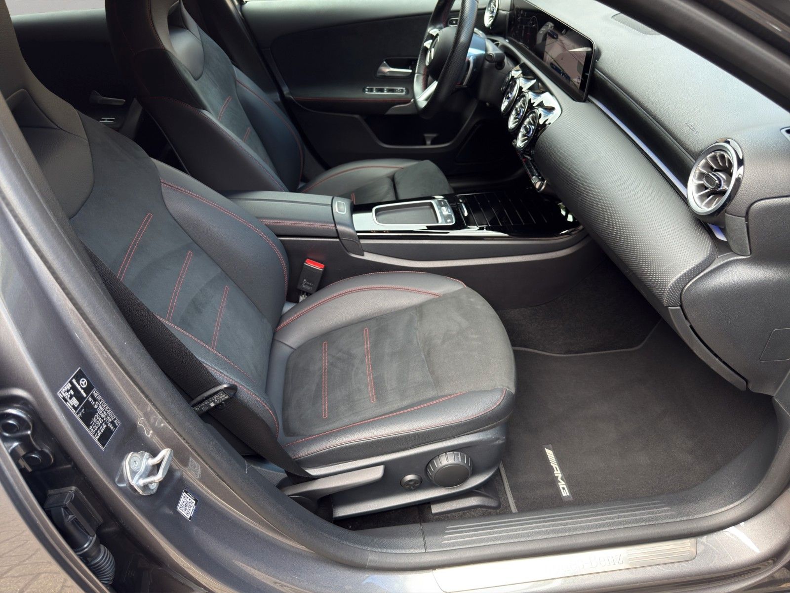Fahrzeugabbildung Mercedes-Benz A 220 d AMG Line Advanced Plus