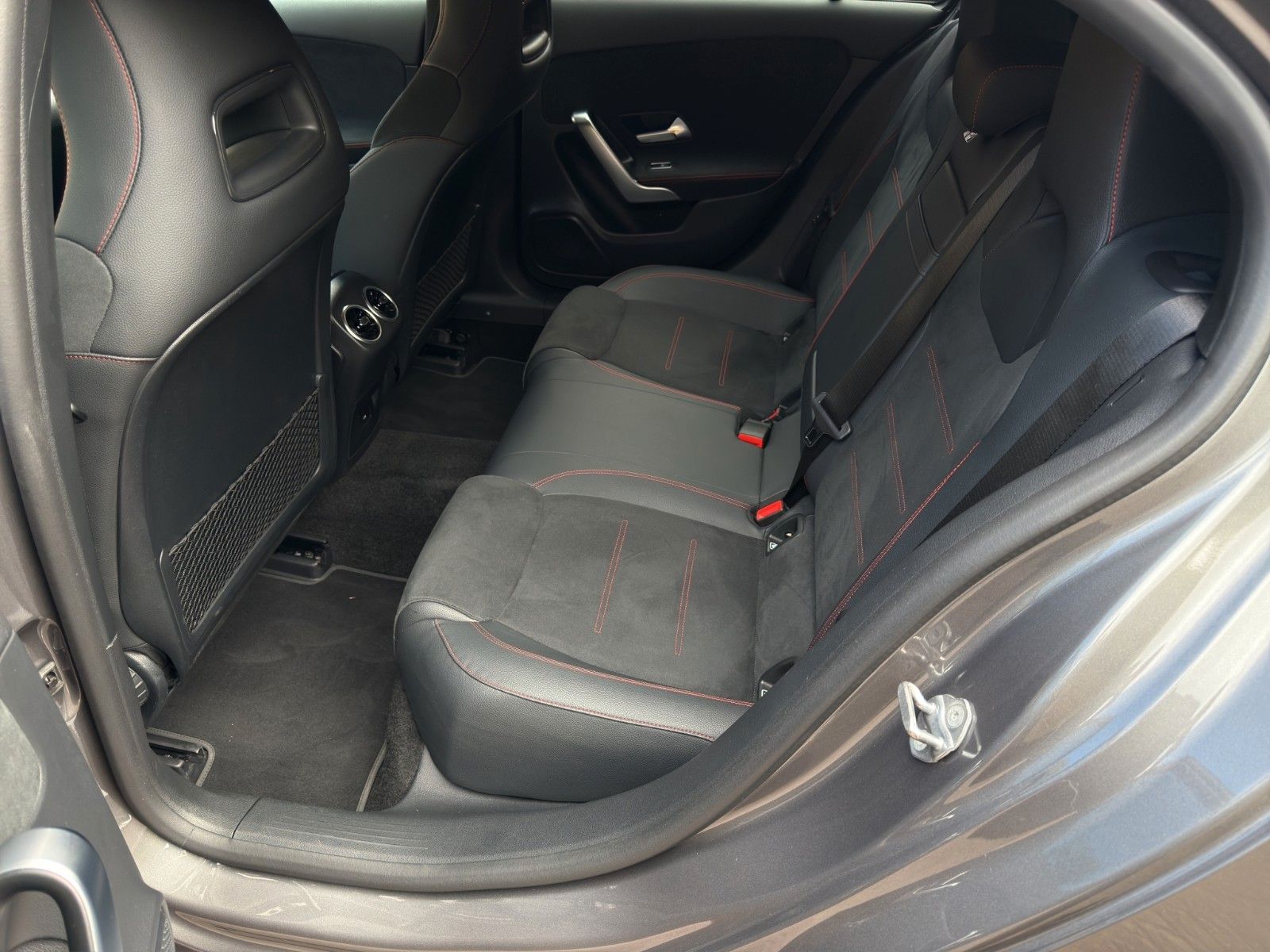 Fahrzeugabbildung Mercedes-Benz A 220 d AMG Line Advanced Plus