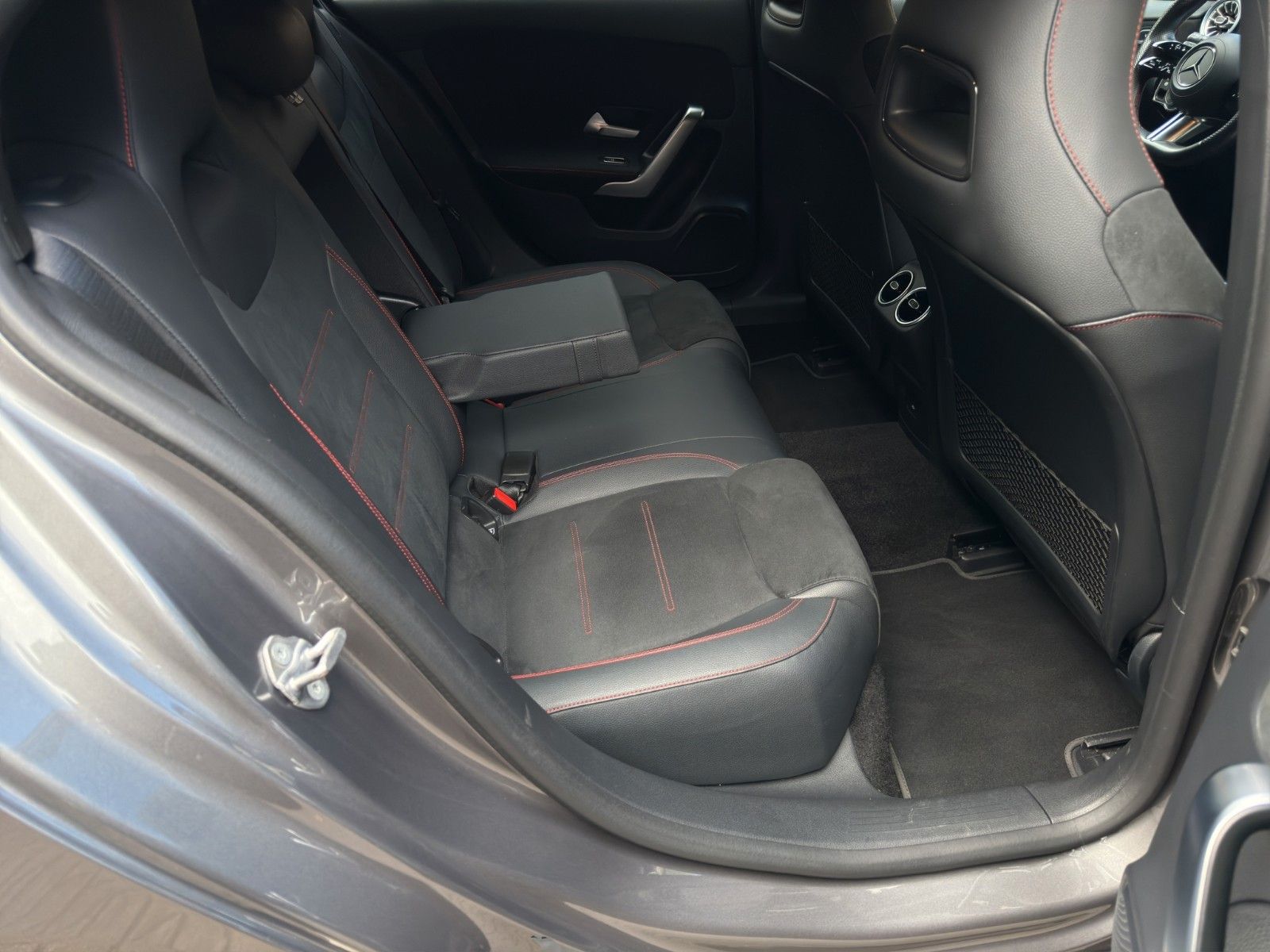 Fahrzeugabbildung Mercedes-Benz A 220 d AMG Line Advanced Plus