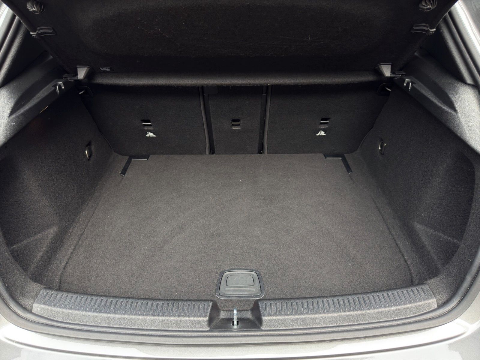 Fahrzeugabbildung Mercedes-Benz A 220 d AMG Line Advanced Plus