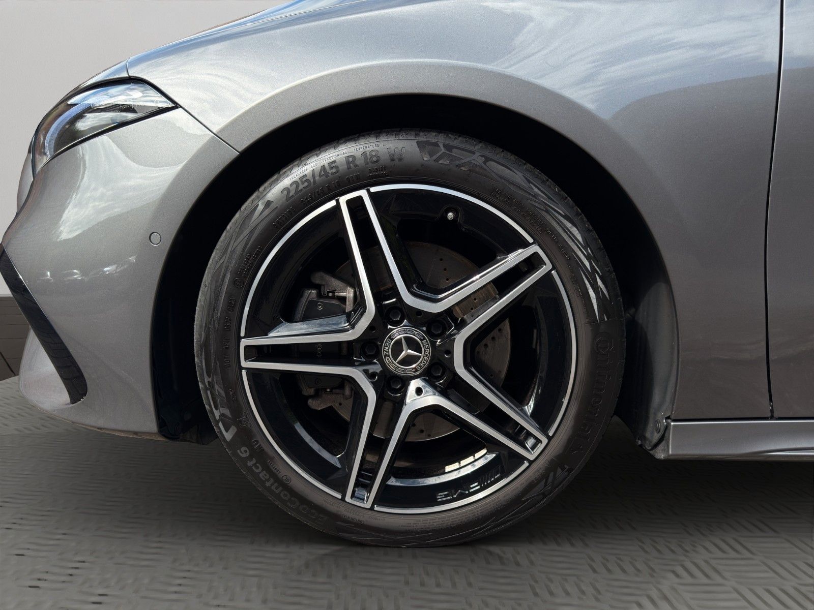 Fahrzeugabbildung Mercedes-Benz A 220 d AMG Line Advanced Plus
