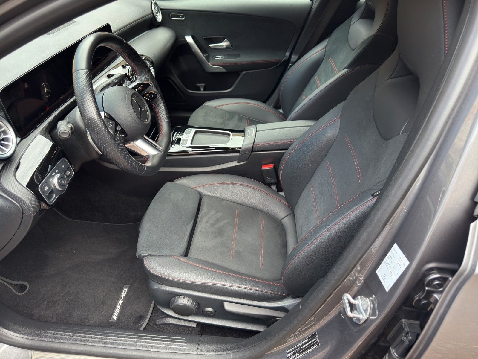 Fahrzeugabbildung Mercedes-Benz A 220 d AMG Line Advanced Plus