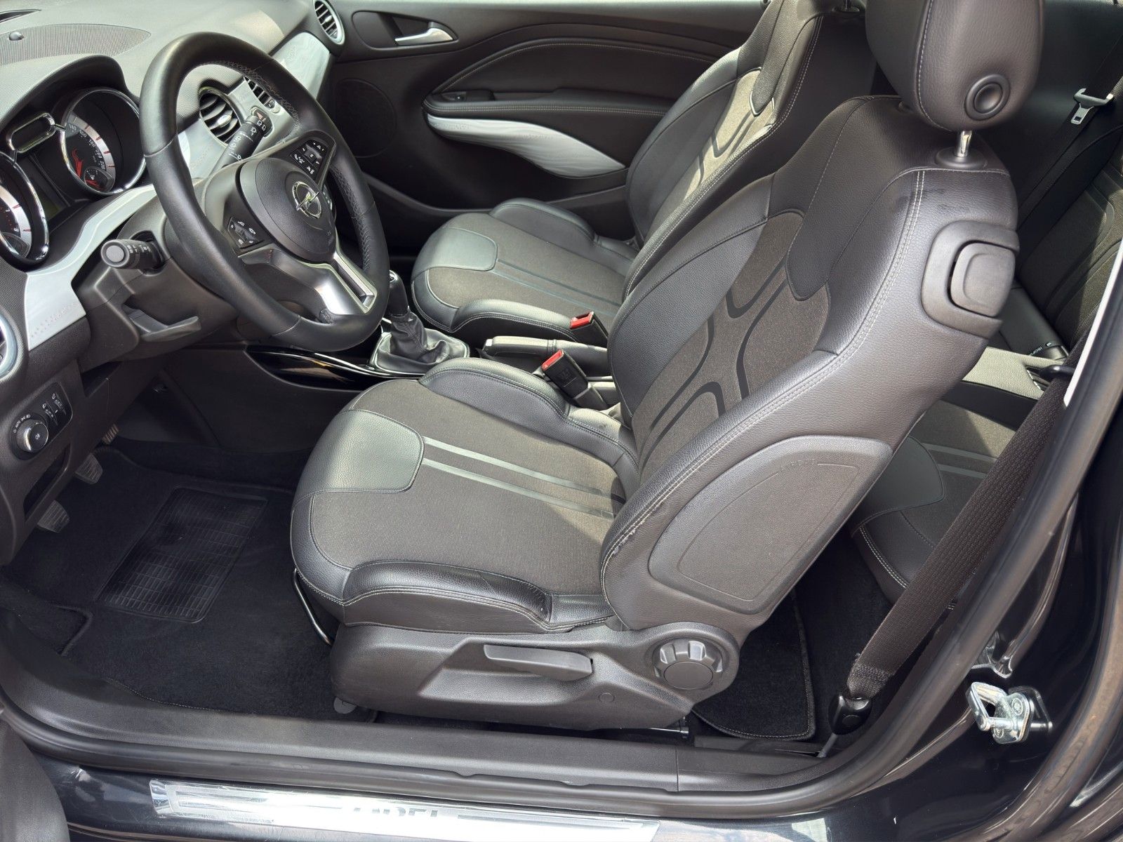 Fahrzeugabbildung Opel Adam 1.4 Slam *Lenkradheizung* *PDC*