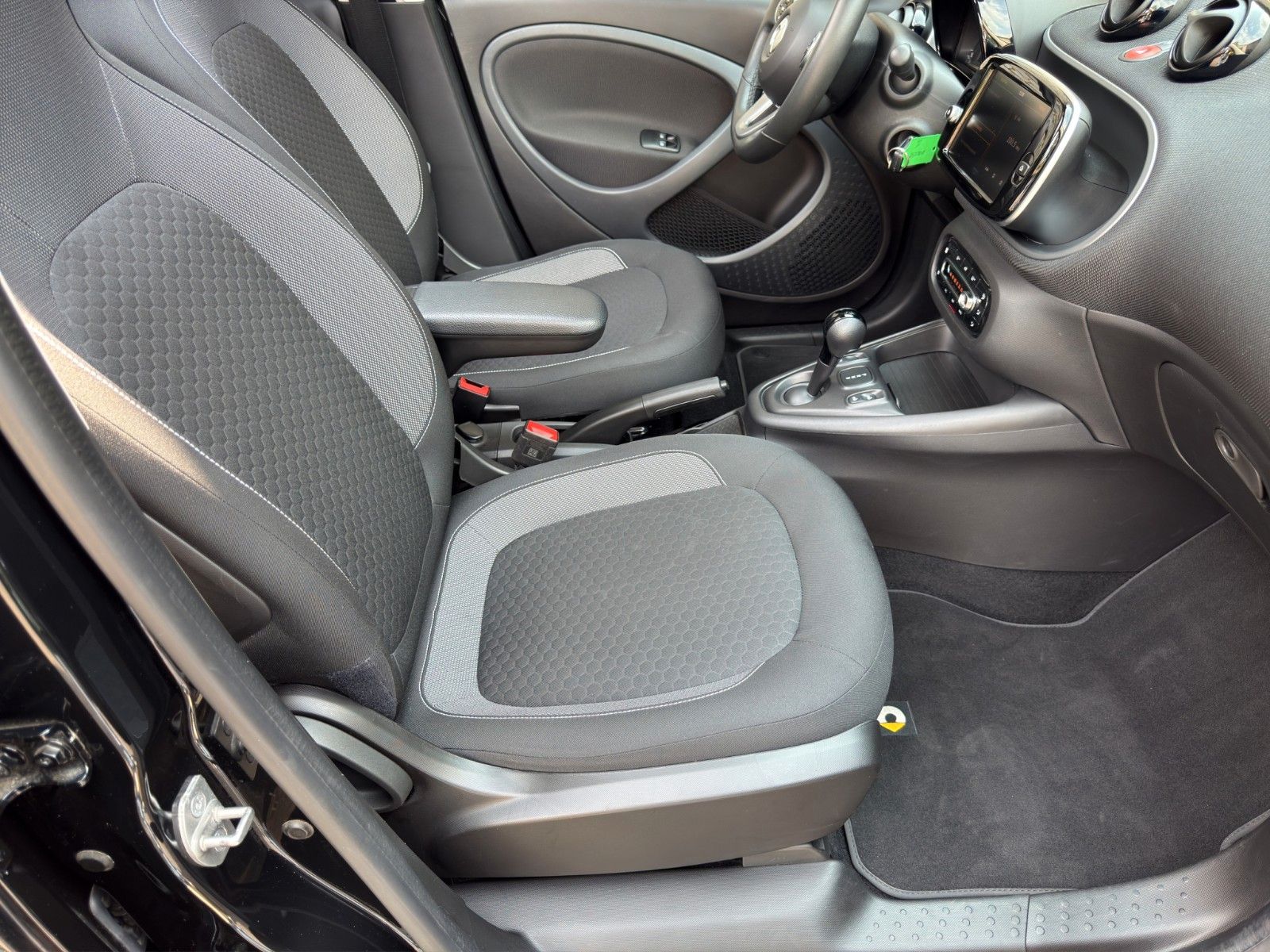 Fahrzeugabbildung Smart ForFour EQ Passion *Faltdach*