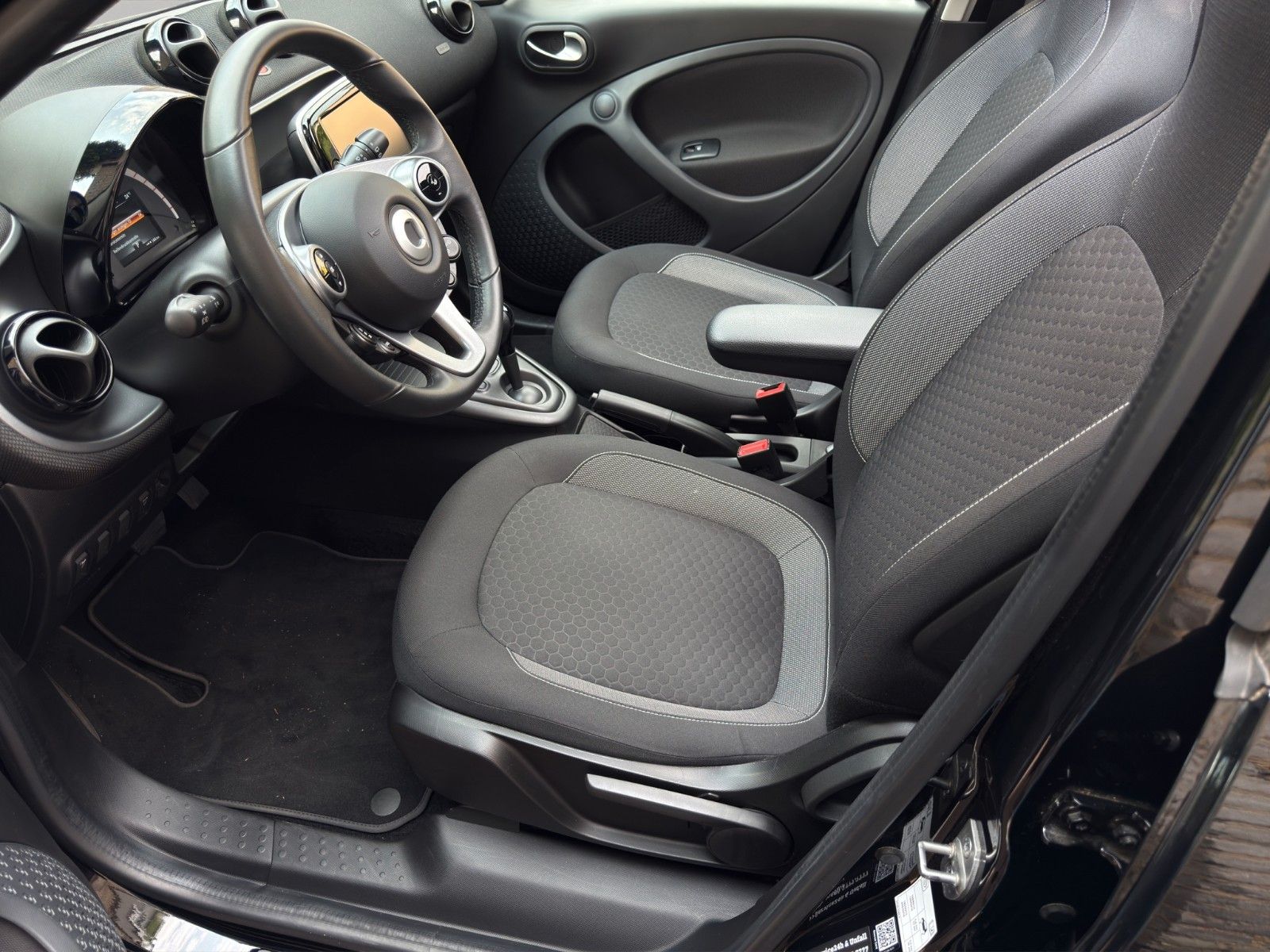 Fahrzeugabbildung Smart ForFour EQ Passion *Faltdach*