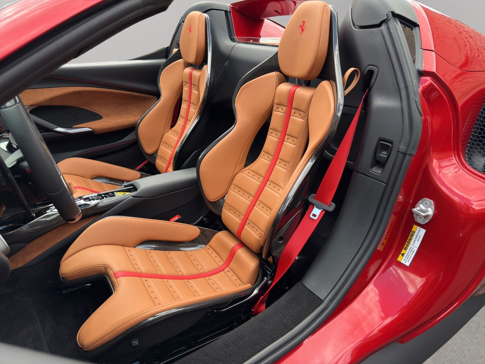 Fahrzeugabbildung Ferrari 296 GTS *Lift* *Bose Soundsystem*