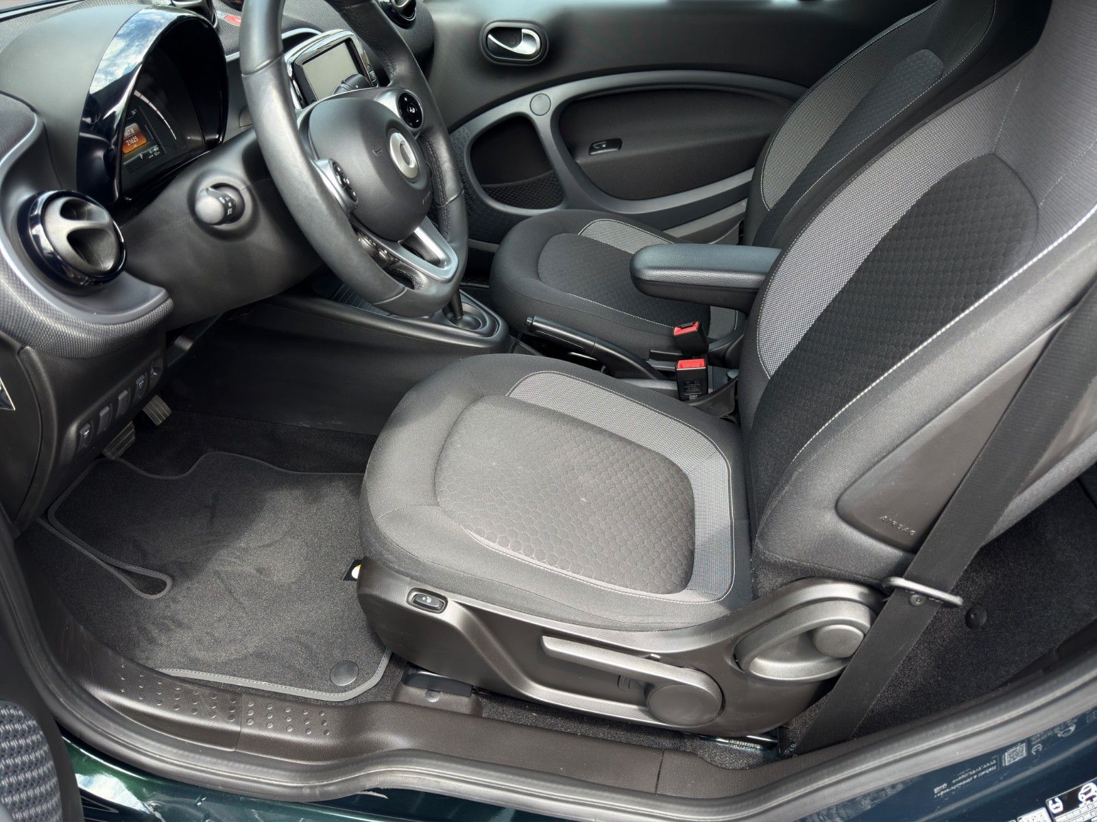 Fahrzeugabbildung Smart ForTwo Coupé EQ Passion *Rückfahrkamera*