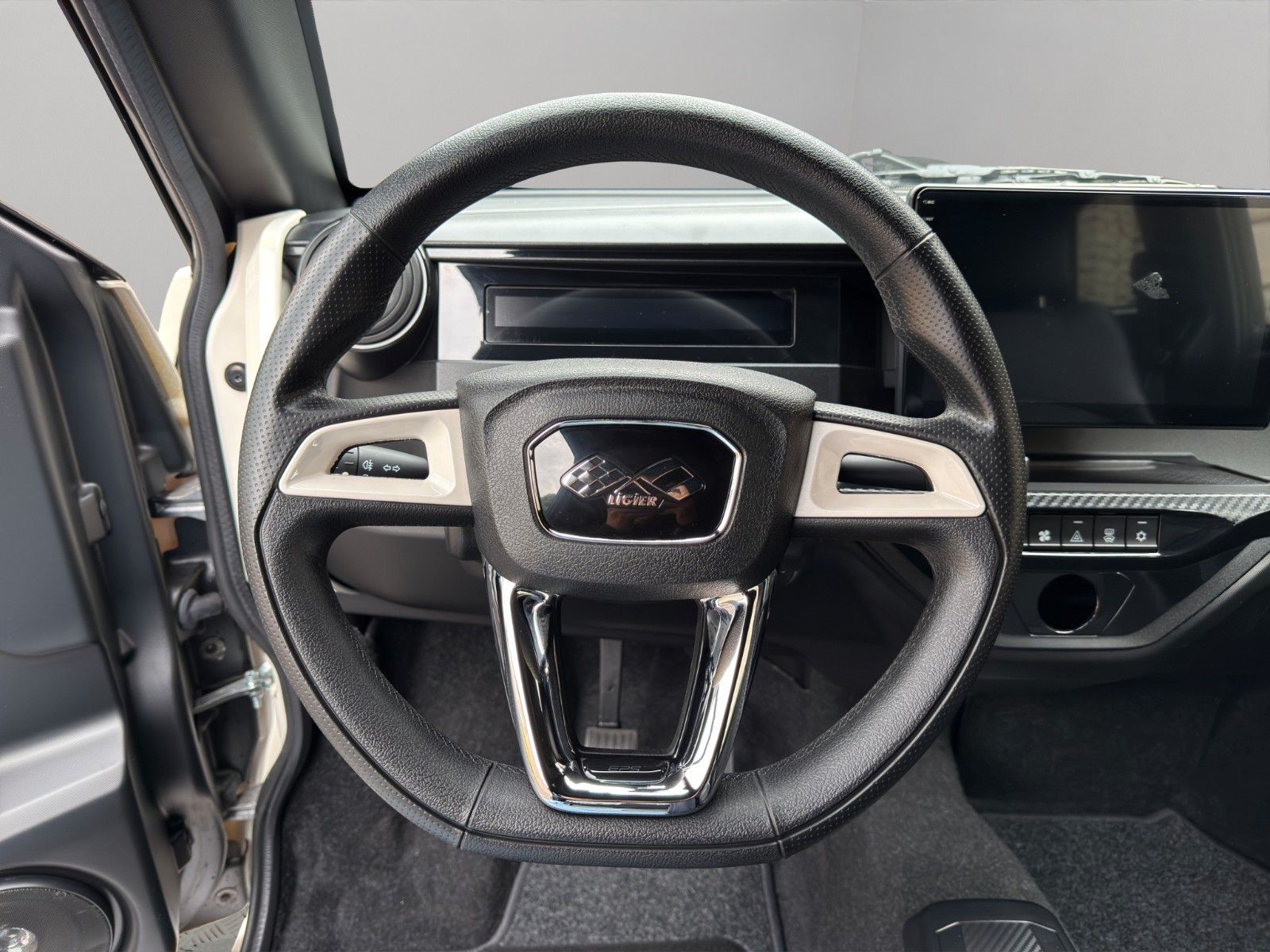 Fahrzeugabbildung Ligier MyLi E.PIC 12KW *CarPlay* *Rückfahrkamera*