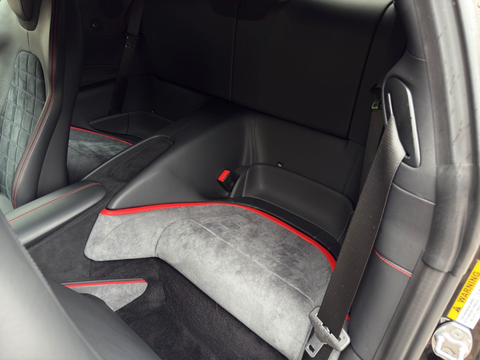 Fahrzeugabbildung Ferrari Roma 3.9 T V8 DCT *Carbon-Paket* *BOSE*