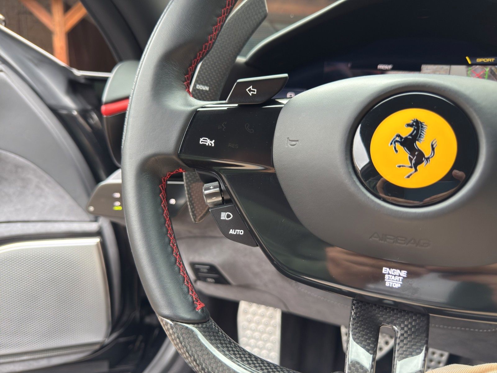 Fahrzeugabbildung Ferrari Roma 3.9 T V8 DCT *Carbon-Paket* *BOSE*