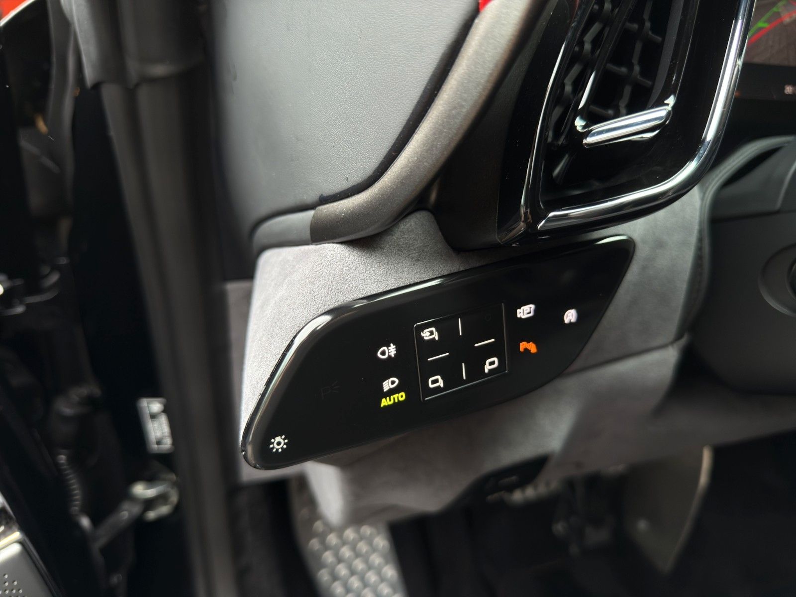 Fahrzeugabbildung Ferrari Roma 3.9 T V8 DCT *Carbon-Paket* *BOSE*