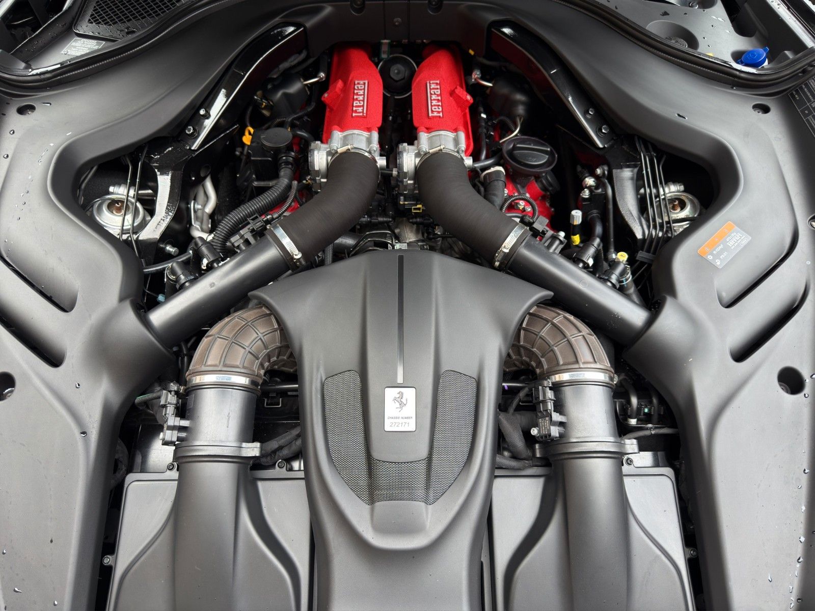 Fahrzeugabbildung Ferrari Roma 3.9 T V8 DCT *Carbon-Paket* *BOSE*