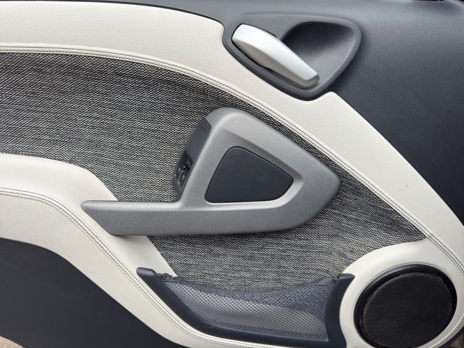 Fahrzeugabbildung Smart ForTwo 451 Cabrio Passion Sondermodell Pearlgrey