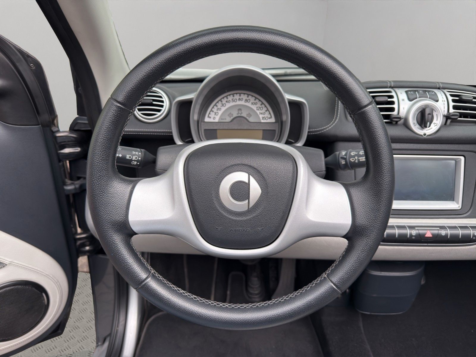 Fahrzeugabbildung Smart ForTwo 451 Cabrio Passion Sondermodell Pearlgrey