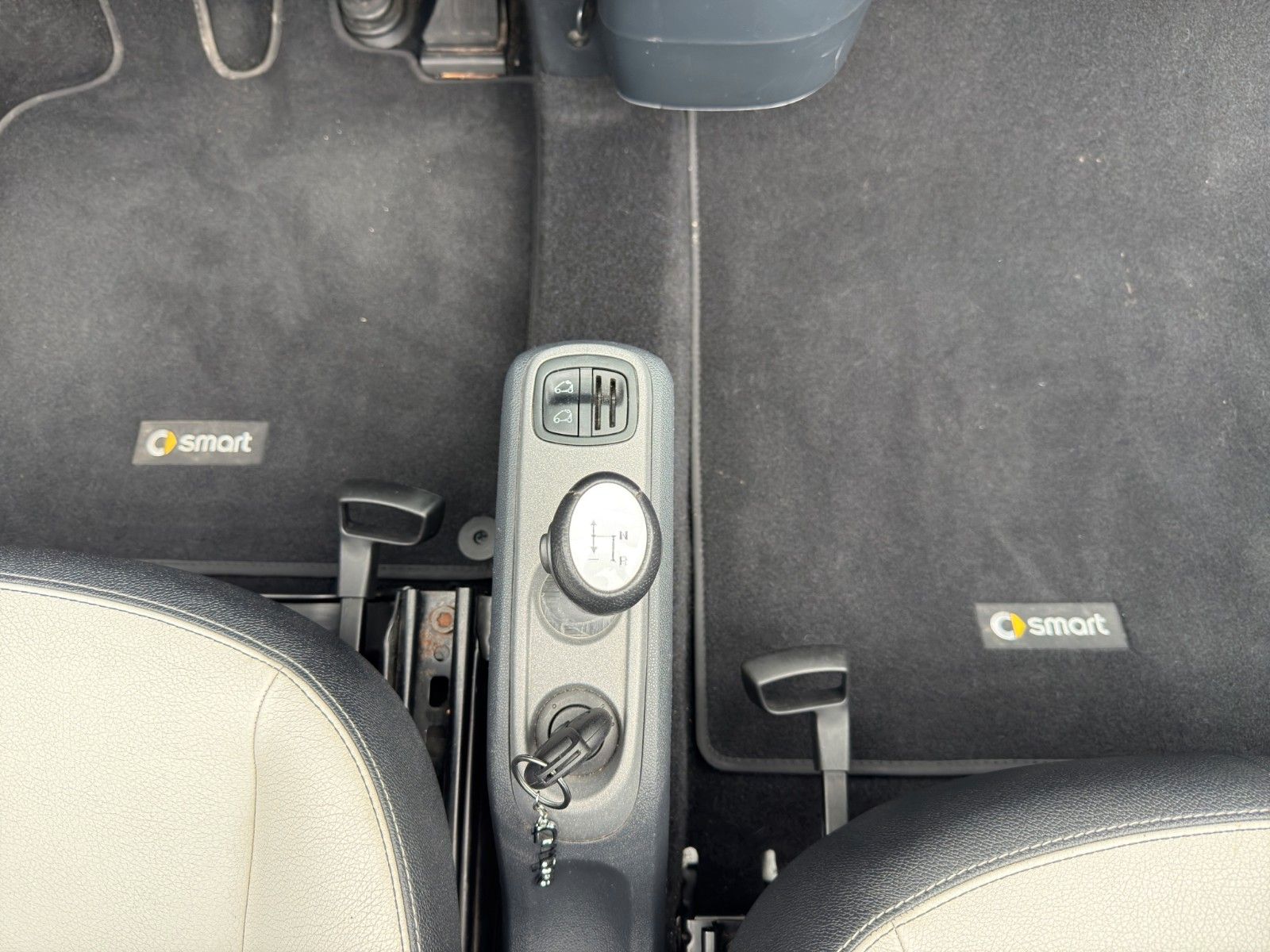 Fahrzeugabbildung Smart ForTwo 451 Cabrio Passion Sondermodell Pearlgrey