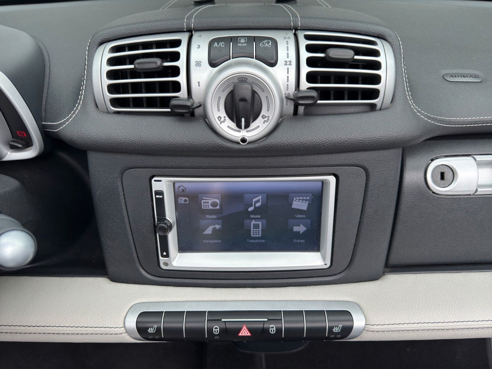 Fahrzeugabbildung Smart ForTwo 451 Cabrio Passion Sondermodell Pearlgrey