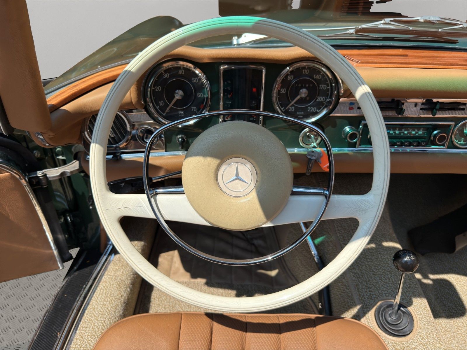 Fahrzeugabbildung Mercedes-Benz 280 SL Pagode *Classic Data Note 2+*