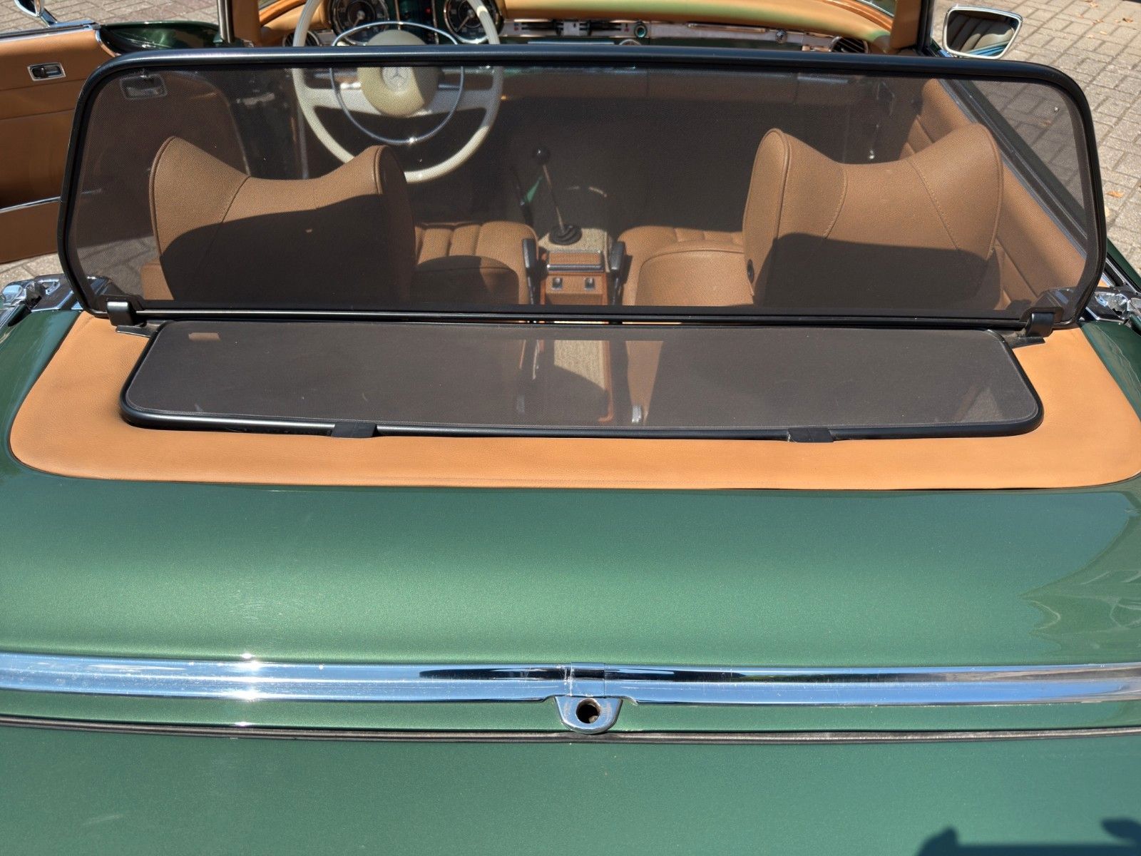 Fahrzeugabbildung Mercedes-Benz 280 SL Pagode *Classic Data Note 2+*