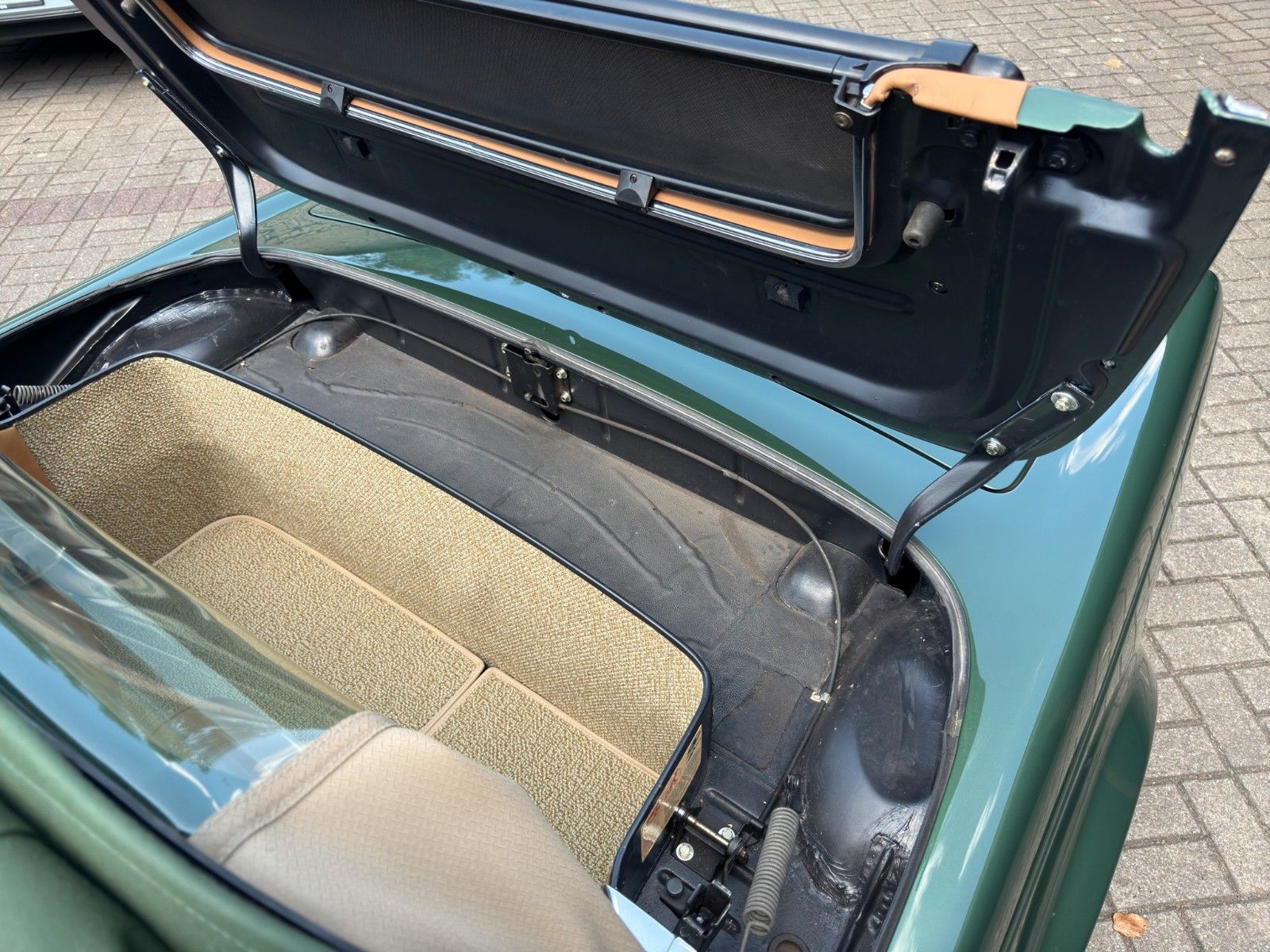 Fahrzeugabbildung Mercedes-Benz 280 SL Pagode *Classic Data Note 2+*