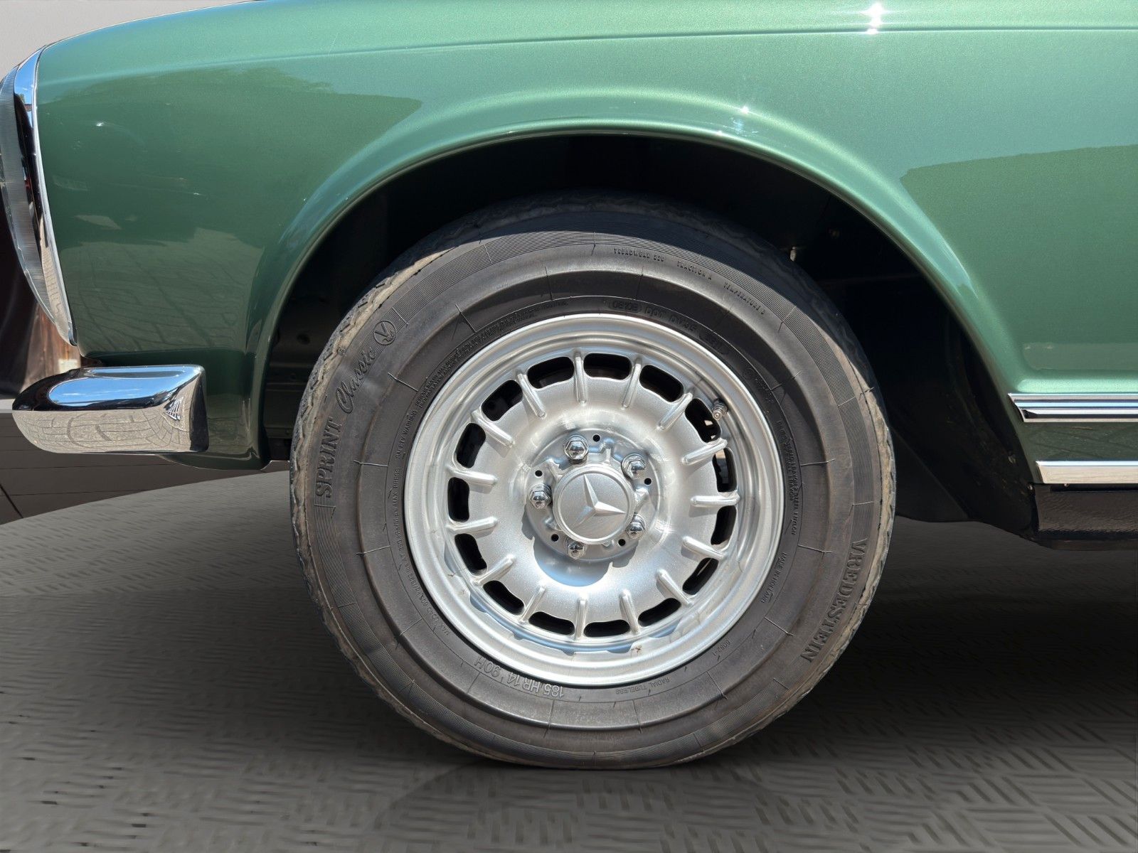 Fahrzeugabbildung Mercedes-Benz 280 SL Pagode *Classic Data Note 2+*