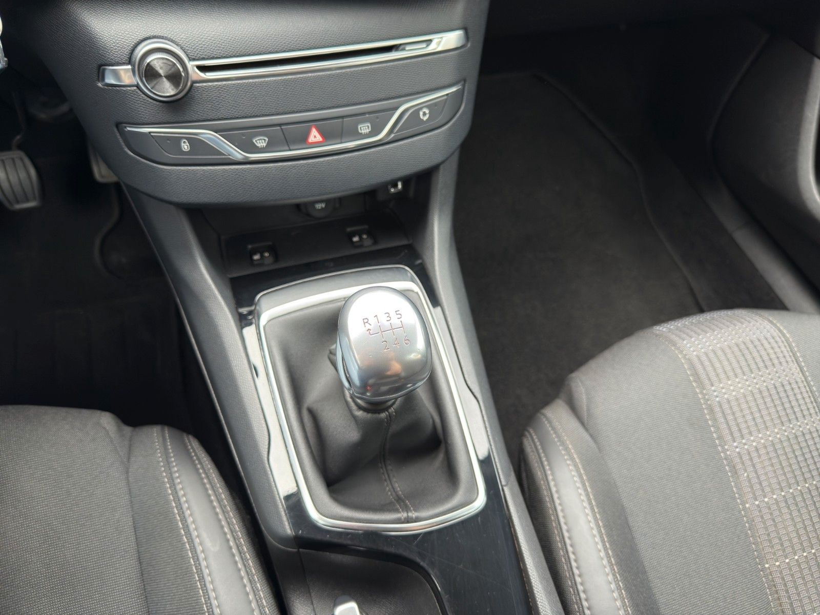 Fahrzeugabbildung Peugeot 308 Blue HDi FAP 130 Active *1.Hand* *PDC*