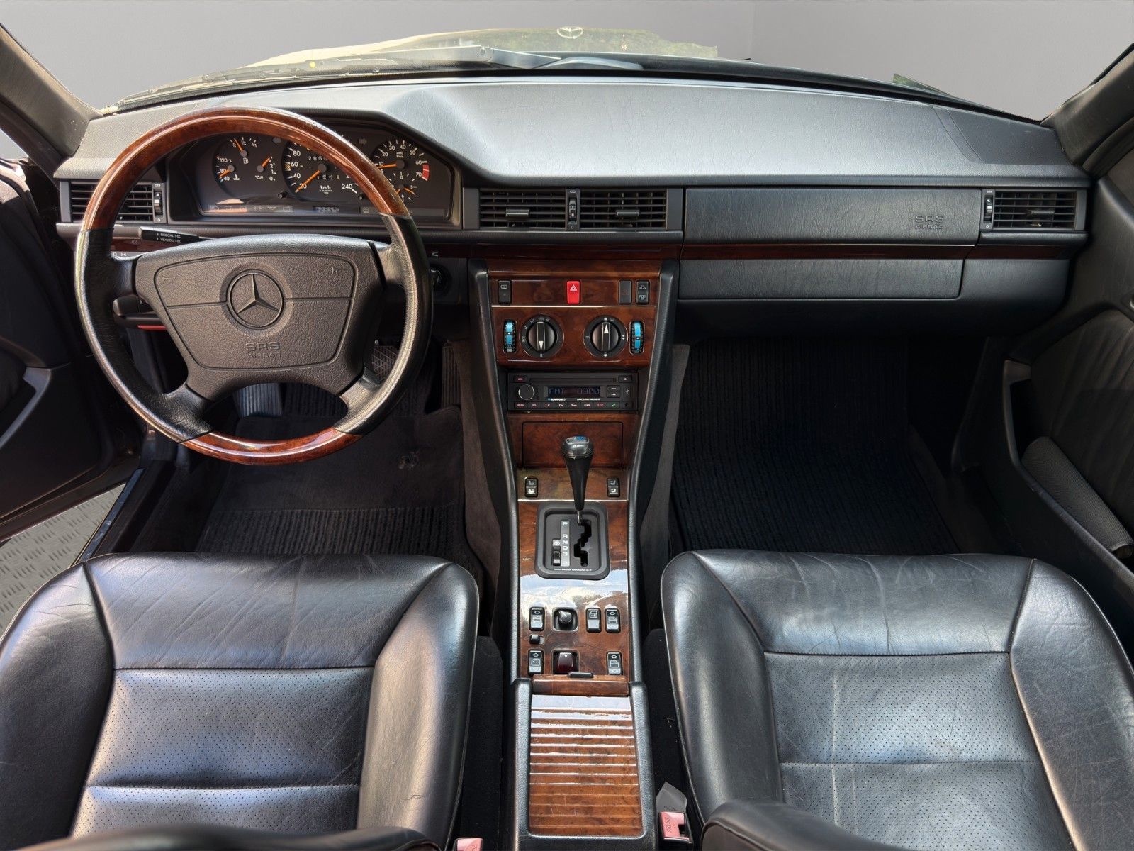 Fahrzeugabbildung Mercedes-Benz E 220 A124 *Classic Data 2+*H-Kennzeichen*