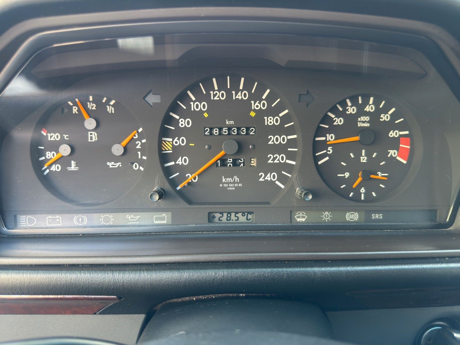 Fahrzeugabbildung Mercedes-Benz E 220 A124 *Classic Data 2+*H-Kennzeichen*