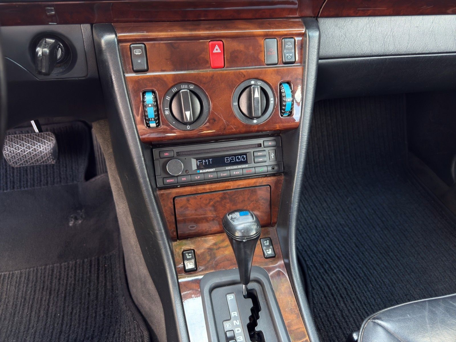 Fahrzeugabbildung Mercedes-Benz E 220 A124 *Classic Data 2+*H-Kennzeichen*