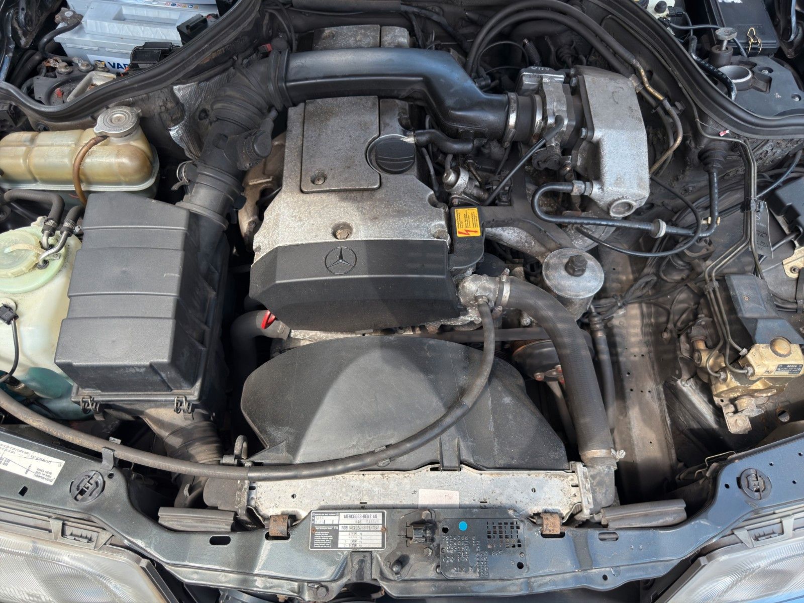 Fahrzeugabbildung Mercedes-Benz E 220 A124 *Classic Data 2+*H-Kennzeichen*