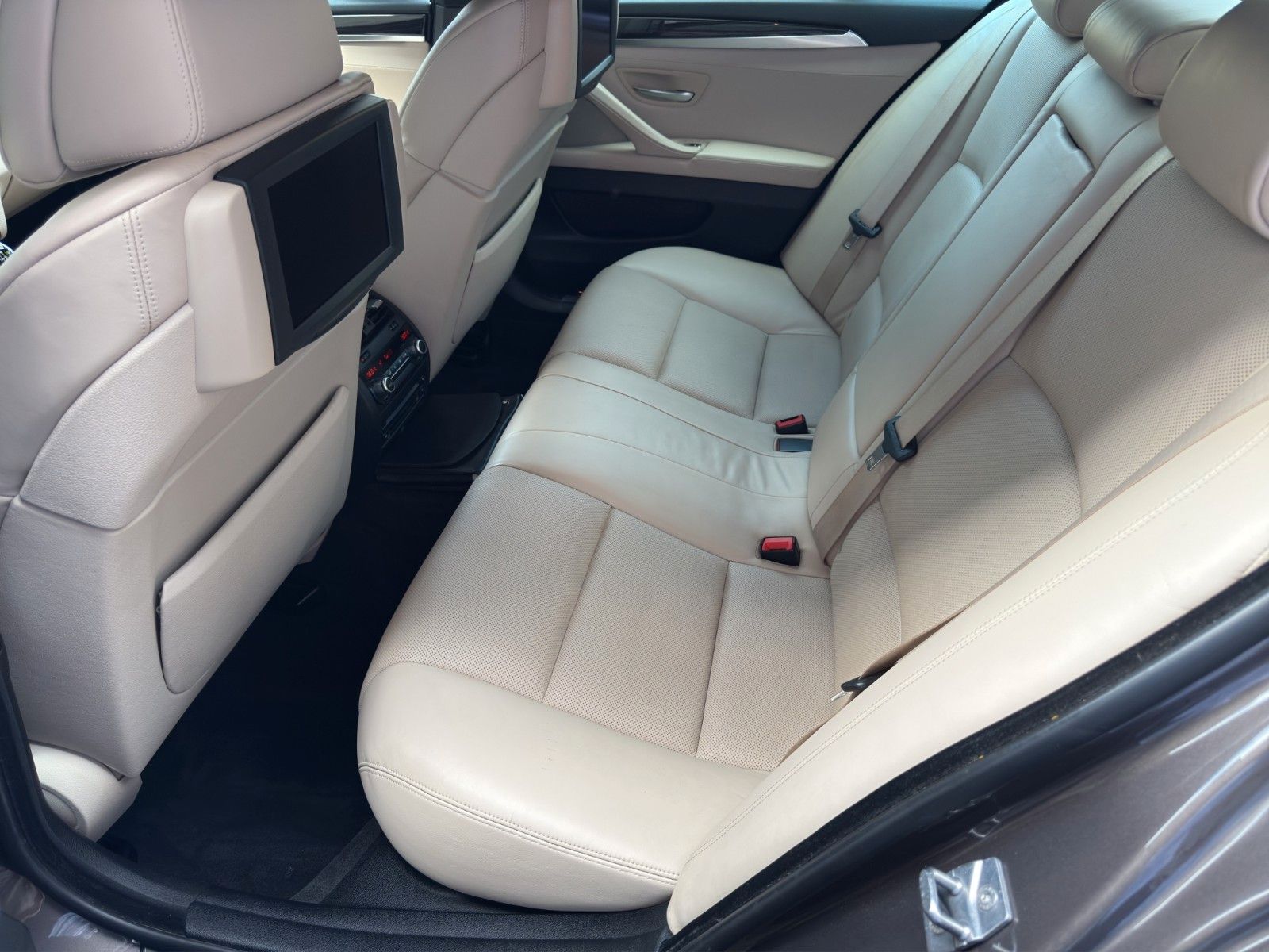 Fahrzeugabbildung BMW 550i Aut. Sport *2. Hand* *Night Vision*