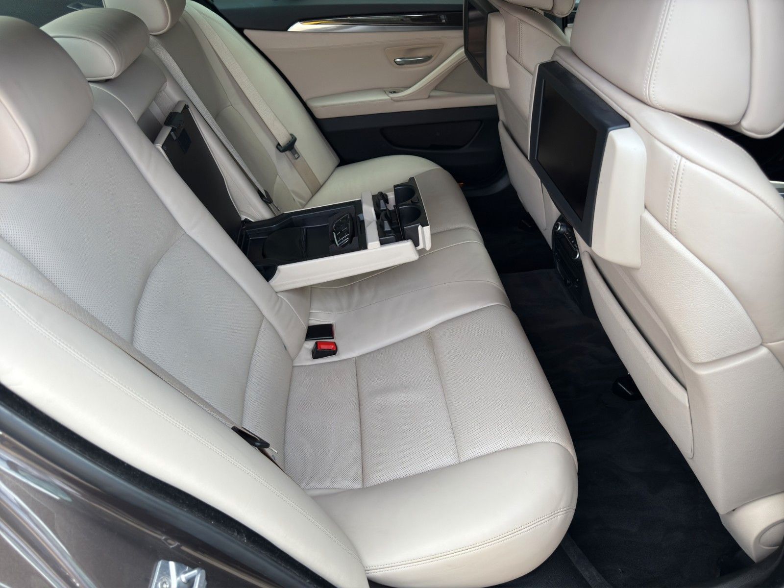 Fahrzeugabbildung BMW 550i Aut. Sport *2. Hand* *Night Vision*